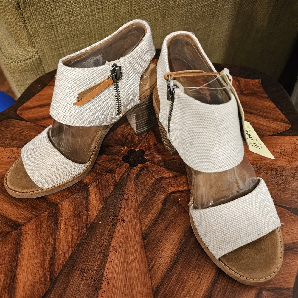Toms
